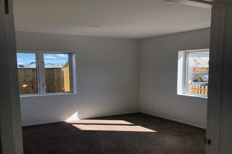 Photo of property in 2 Riroriro Close, Papakura, 2110