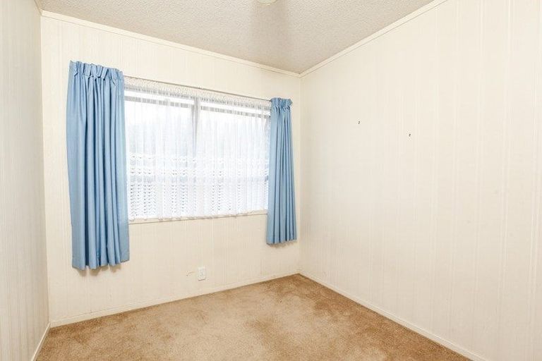 Photo of property in 2/11 Basilton Close, Bucklands Beach, Auckland, 2012