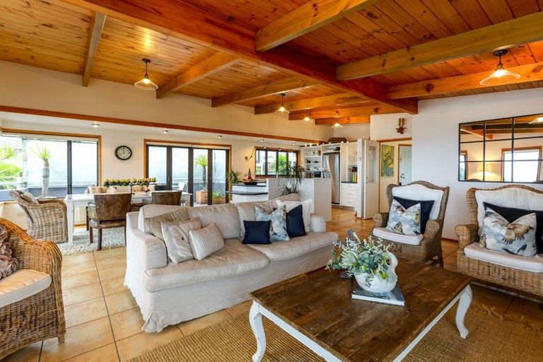 Photo of property in 36 Messenger Terrace, Oakura, 4314