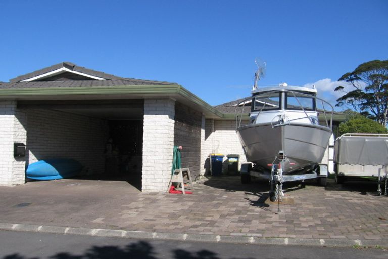 Photo of property in 3 Limeburners Close, Hobsonville, Auckland, 0618