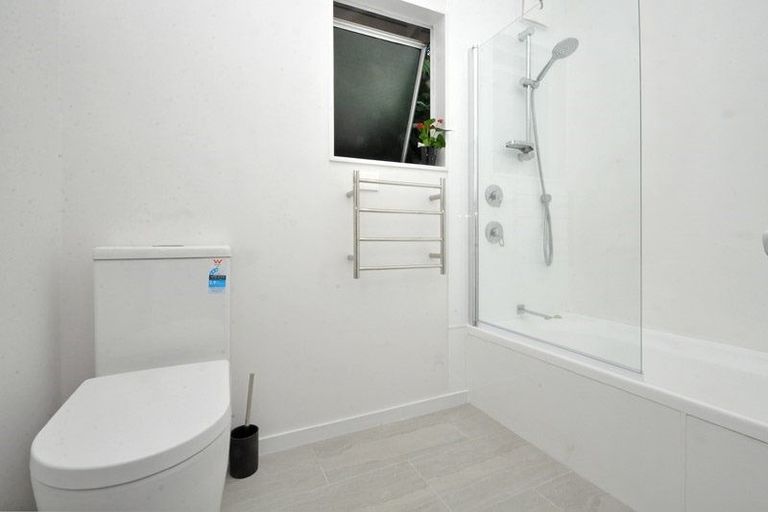 Photo of property in 1/8 Sapphire Place, Bayview, Auckland, 0629