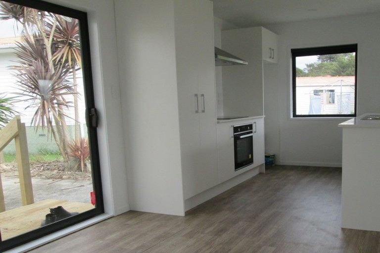 Photo of property in 37 Nile Road, Kelston, Auckland, 0602