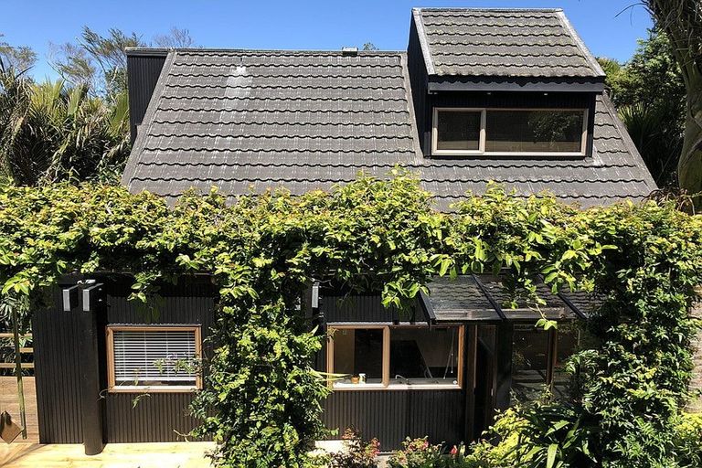 Photo of property in 4 Park Hill Road, Birkenhead, Auckland, 0626