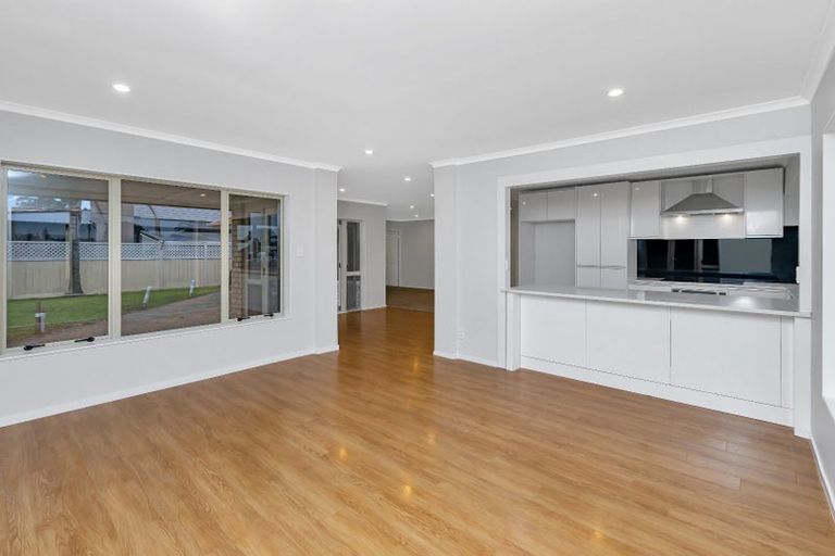 Photo of property in 1 Barbados Way, One Tree Point, 0118