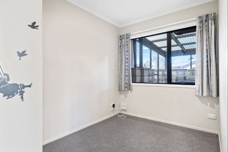 Photo of property in 3a Marchant Place, Westown, New Plymouth, 4310