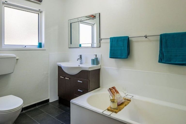 Photo of property in 10 Compass Way, Whitby, Porirua, 5024