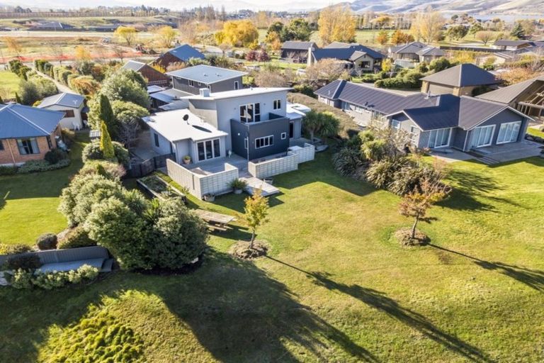 Photo of property in 8 Pisa Moorings Road, Mount Pisa, Cromwell, 9383