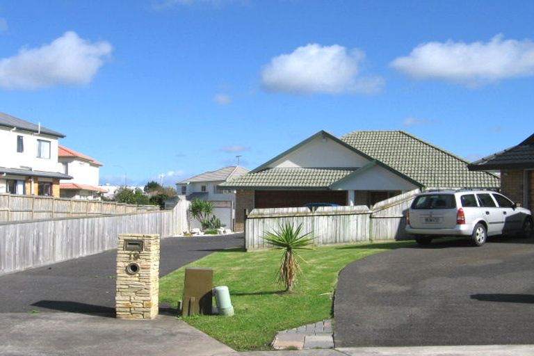 Photo of property in 19 Sandalwood Place, Somerville, Auckland, 2014