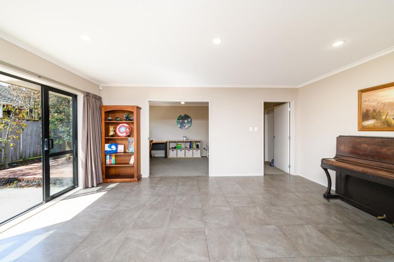 Photo of property in 23 Walnut Grove, Kelvin Grove, Palmerston North, 4414