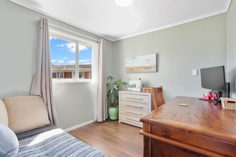 Photo of property in 2/1 Sturges Road, Henderson, Auckland, 0610