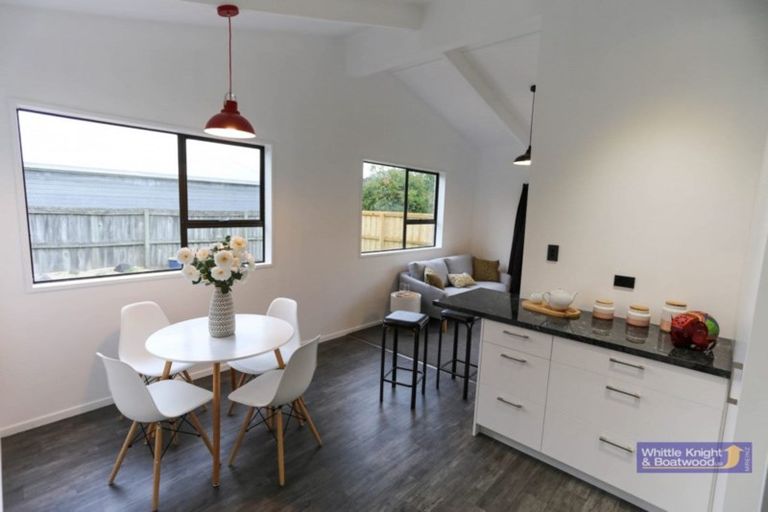 Photo of property in 2/92c Englefield Road, Northwood, Christchurch, 8051