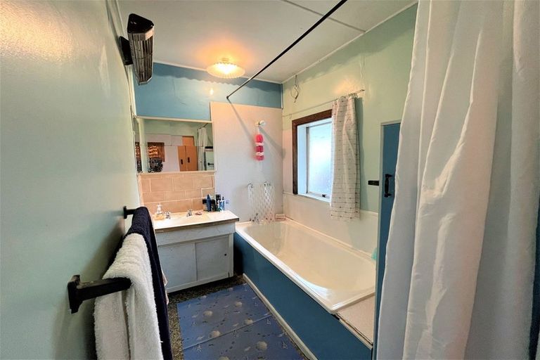 Photo of property in 7 Burns Street, Owaka, 9535