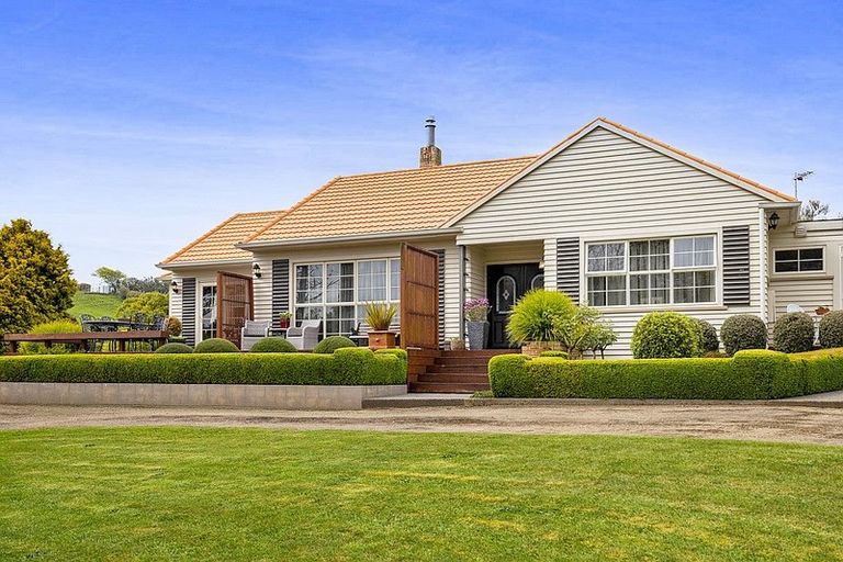 Photo of property in 5171b Mountain Road, Eltham, 4398