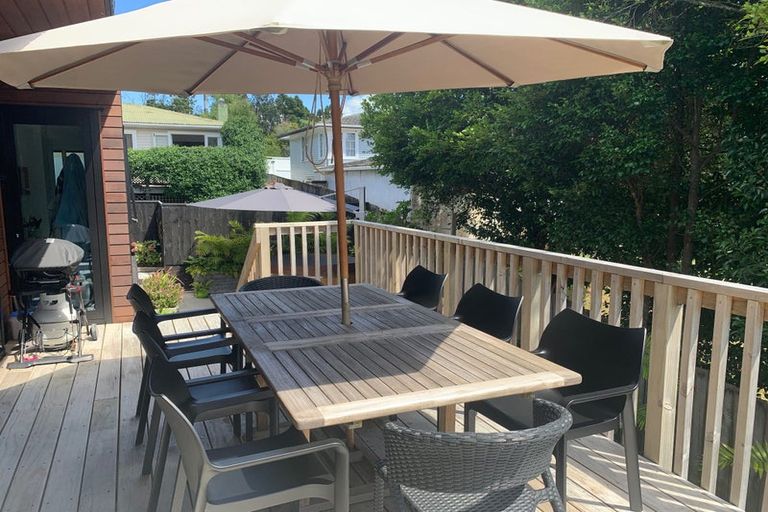 Photo of property in 1 Woodfern Crescent, Titirangi, Auckland, 0604