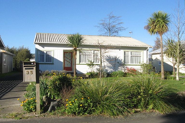 Photo of property in 35 Thomson Street, West End, Palmerston North, 4412