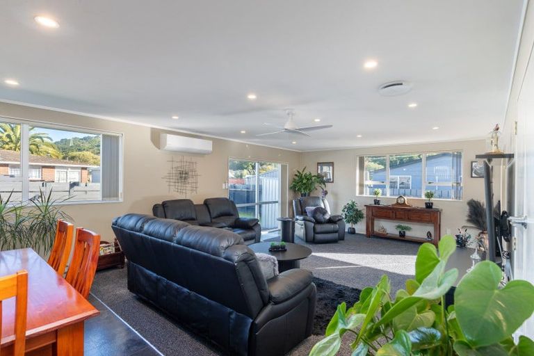 Photo of property in 5a Fremont Grove, Totara Park, Upper Hutt, 5018