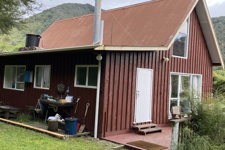 Photo of property in 13 Nikau Street, Duncan Bay, Tennyson Inlet, 7195