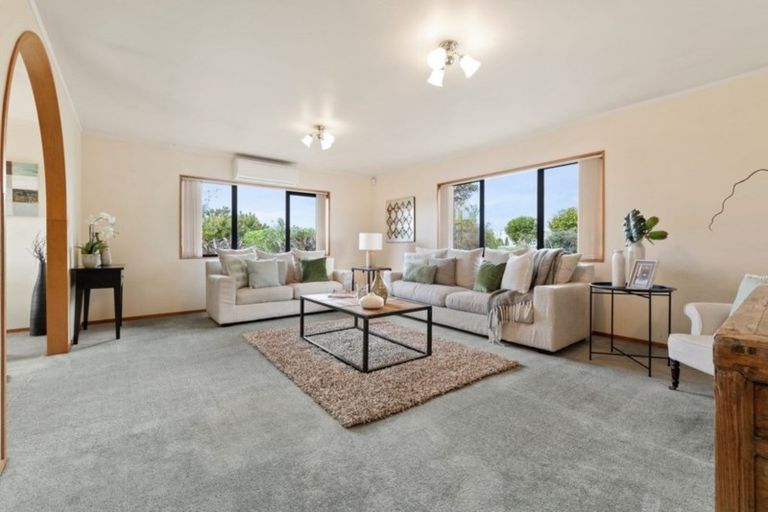Photo of property in 108 Luckens Road, West Harbour, Auckland, 0618