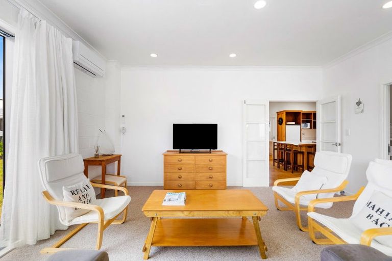 Photo of property in 1 Moana Drive, Mahia, 4198