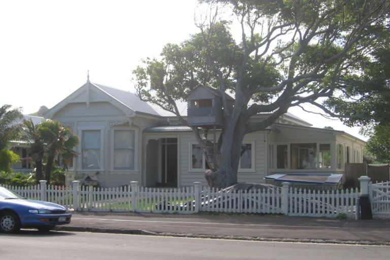 Photo of property in 43 King Edward Parade, Devonport, Auckland, 0624