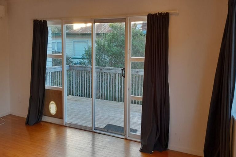 Photo of property in 13 Vandeleur Avenue, Birkdale, Auckland, 0626