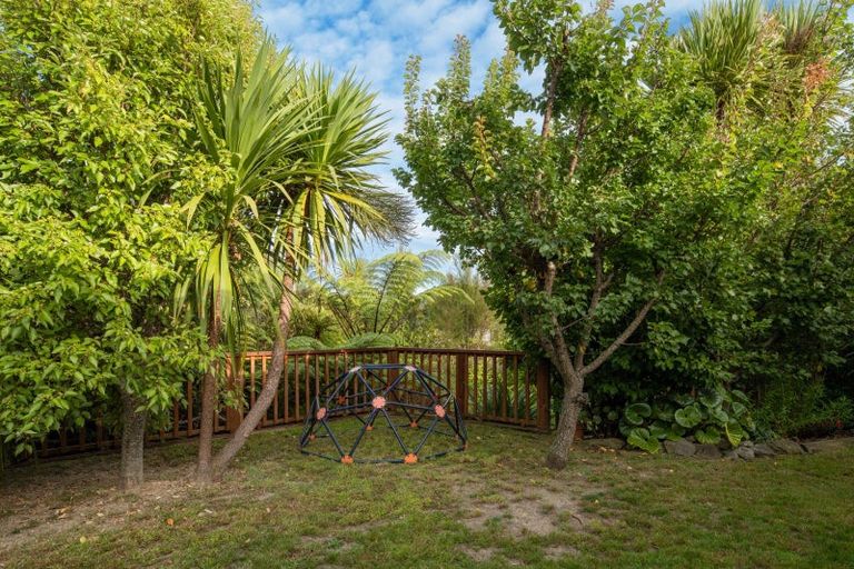 Photo of property in 24 Waimarama Street, Waikawa, Picton, 7220