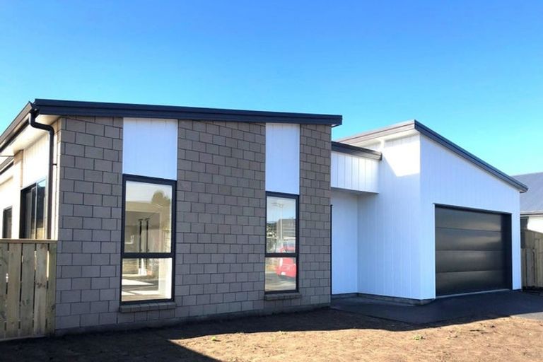 Photo of property in 35 Awataha Crescent, Pyes Pa, Tauranga, 3110