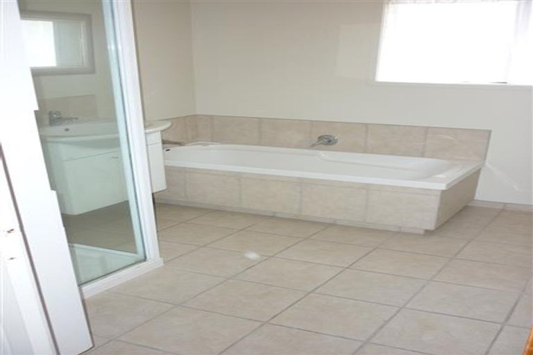 Photo of property in 17 Palomino Drive, Henderson, Auckland, 0612