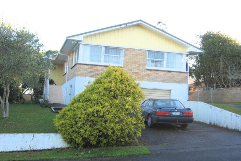 Photo of property in 8 Brouder Place, Hillpark, Auckland, 2102