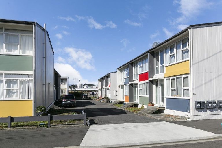 Photo of property in 2/55 Apu Crescent, Lyall Bay, Wellington, 6022