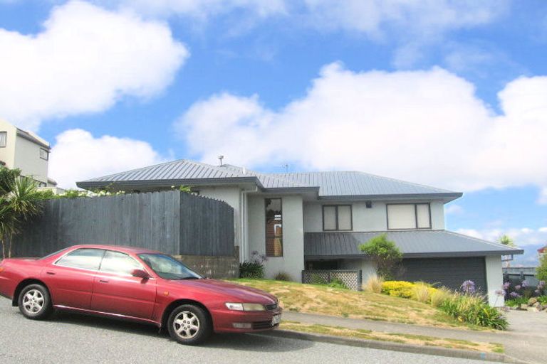 Photo of property in 93 Ashton Fitchett Drive, Brooklyn, Wellington, 6021