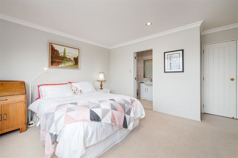 Photo of property in 34 Sapperton Drive, Henderson, Auckland, 0612