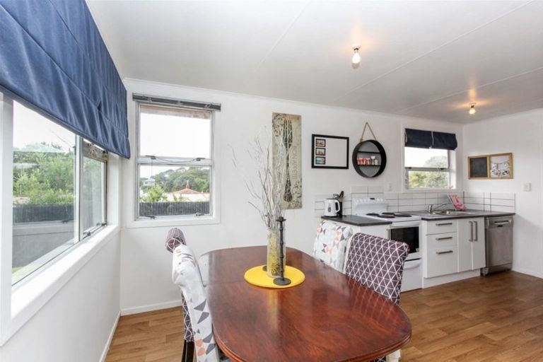 Photo of property in 16 Banks Street, Marfell, New Plymouth, 4310
