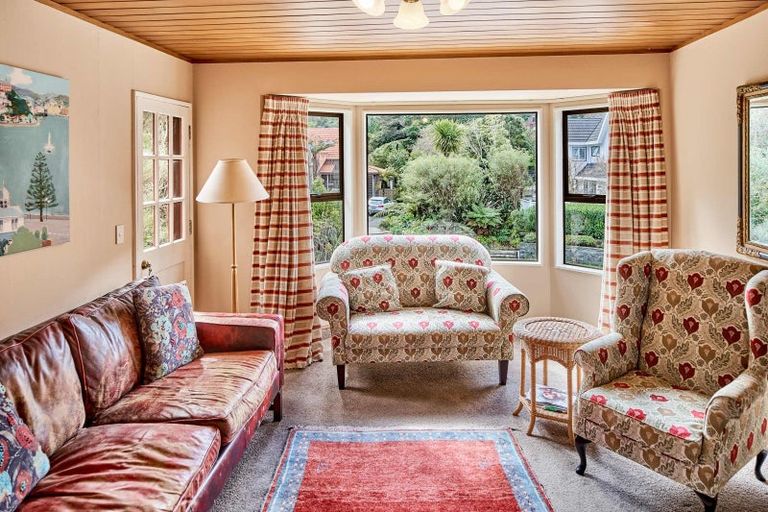 Photo of property in 2 Lady Bell Grove, Lowry Bay, Lower Hutt, 5013