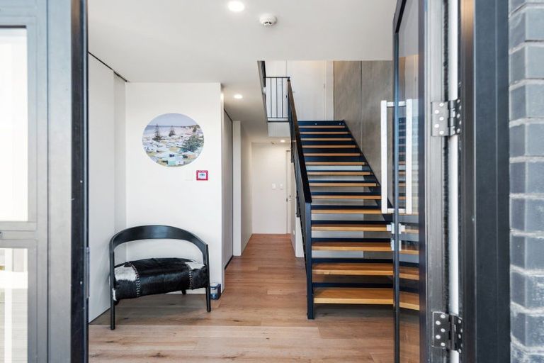 Photo of property in 211 Marine Parade, Mount Maunganui, 3116