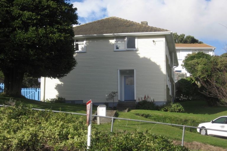 Photo of property in 2 Gloucester Street, Cannons Creek, Porirua, 5024