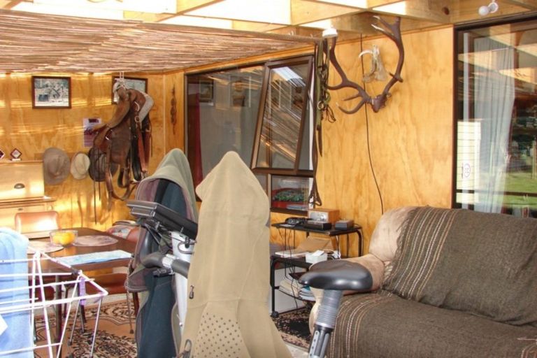 Photo of property in 36 Clifden Highway, Tuatapere, 9620