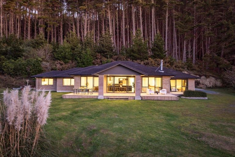 Photo of property in 150 Makara Road, Makara, Karori, 6972