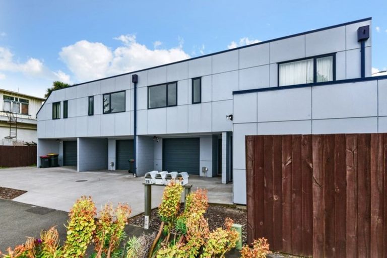 Photo of property in 3/75 Thackeray Place, Waltham, Christchurch, 8023