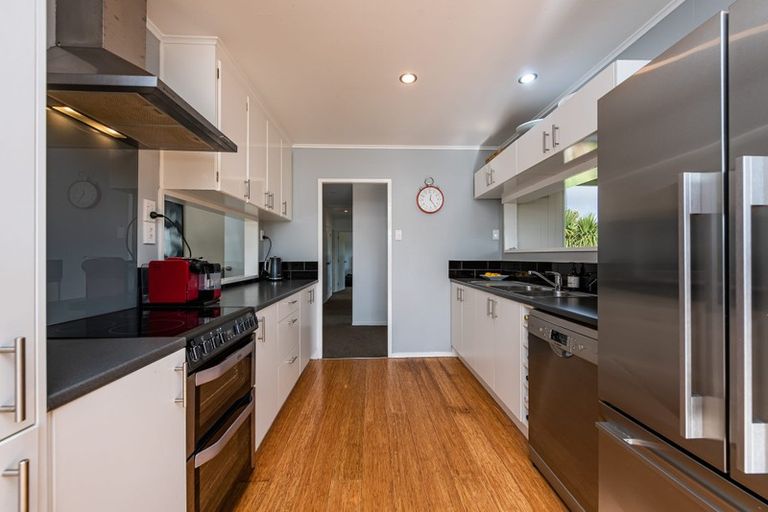 Photo of property in 54 Woodhouse Avenue, Karori, Wellington, 6012