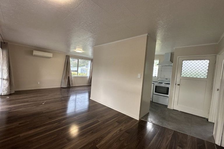 Photo of property in 8 Citril Place, Red Hill, Papakura, 2110