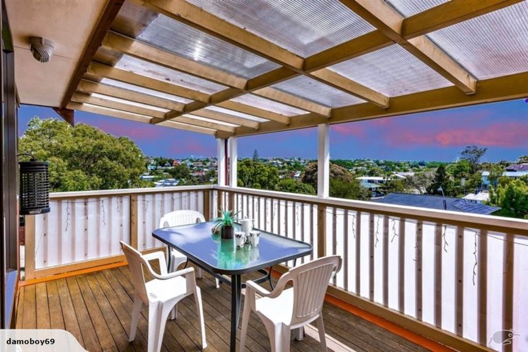 Photo of property in 1/3 Lynngate Place, Hillcrest, Auckland, 0627