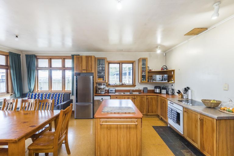 Photo of property in 10 Stewart Crescent, Hokowhitu, Palmerston North, 4410