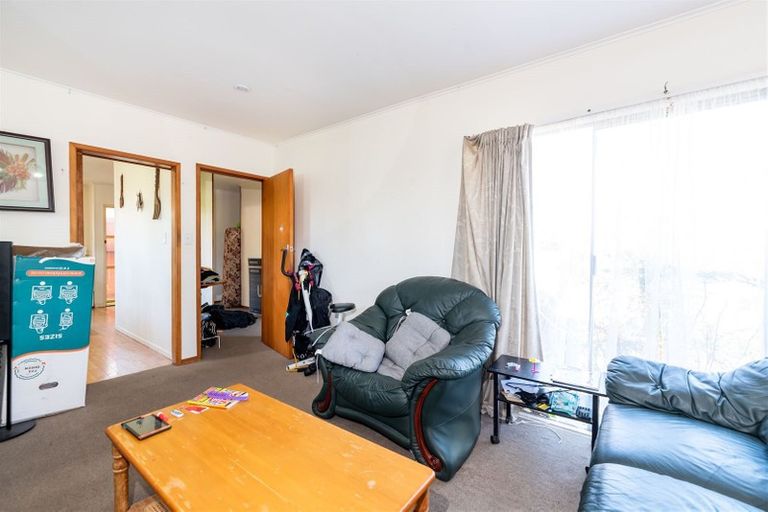 Photo of property in 17 Chilcott Road, Henderson, Auckland, 0612