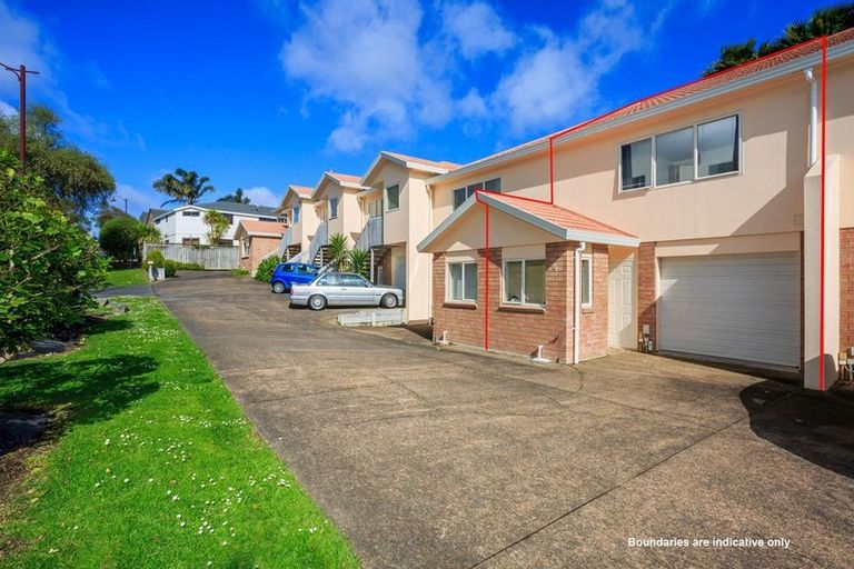 Photo of property in 4/31 Fields Parade, Oteha, Auckland, 0632