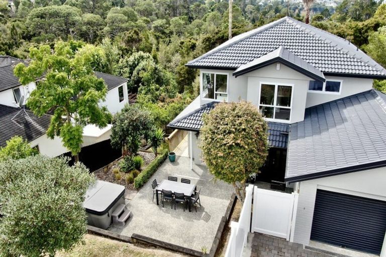 Photo of property in 42 Ravenstone Place, Chatswood, Auckland, 0626