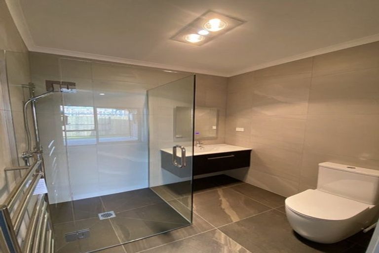 Photo of property in 2 Weweia Close, Kenepuru, Porirua, 5022