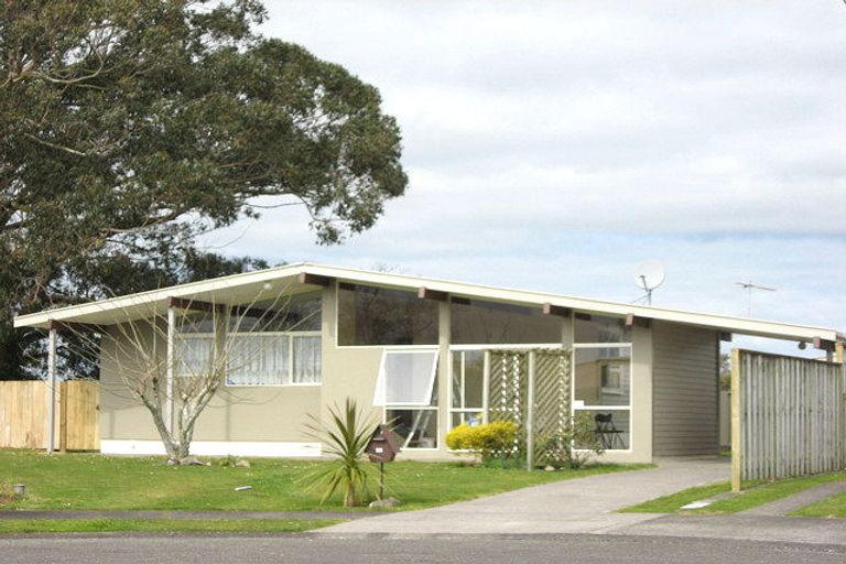 Photo of property in 25 Waiwera Place, Merrilands, New Plymouth, 4312
