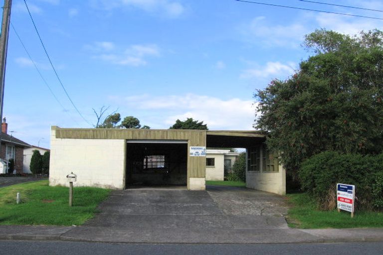 Photo of property in 15 Karamu Street, Te Atatu Peninsula, Auckland, 0610