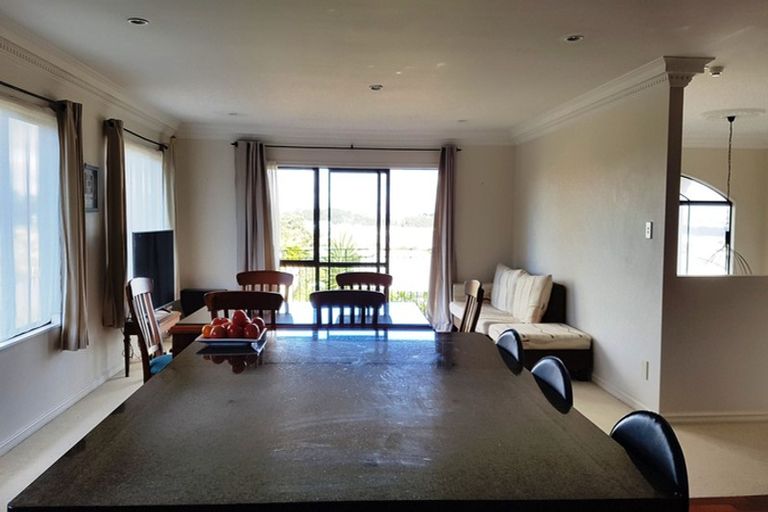 Photo of property in 2 Graham Collins Drive, Windsor Park, Auckland, 0632